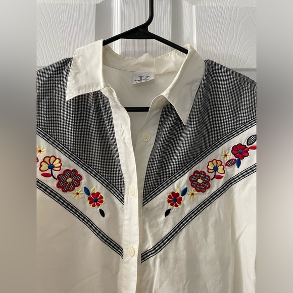 🐮Stephanie by Koret floral button down shirt🐮 - Picture 2 of 6